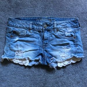 American Eagle jean shorts w/ lacy pockets, size 4
